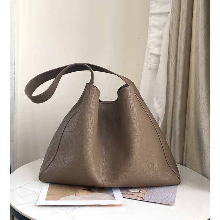Vienne Bucket Tote