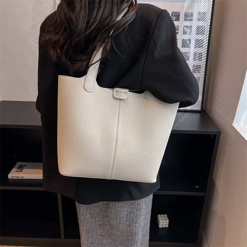 Eloise Shoulder Bag